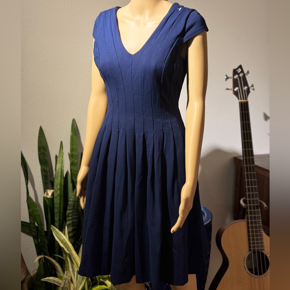 White House Black Market Navy fitted dress Size 0